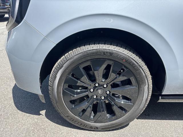 New 2025 Glacier Gray Metallic Tri-Coat Ford Platinum® MAX image 19
