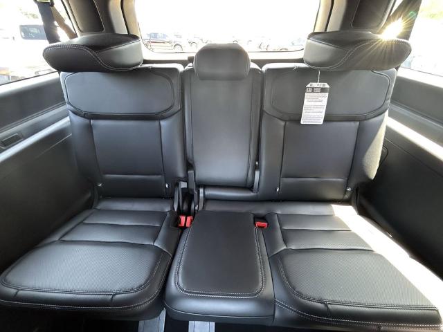 New 2025 Glacier Gray Metallic Tri-Coat Ford Platinum® MAX image 27