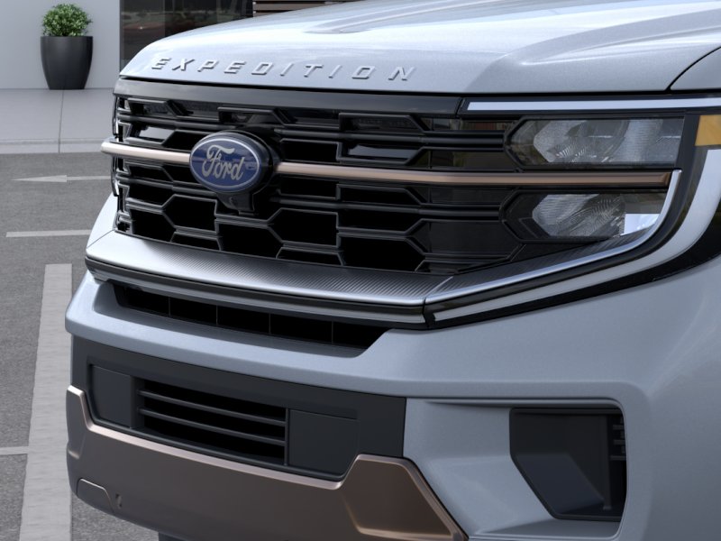 New 2026 Glacier Gray Metallic Tri-Coat Ford MAX King Ranch® image 37