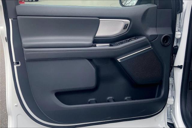 New 2026 Star White Metallic Tri-Coat Ford Active image 30