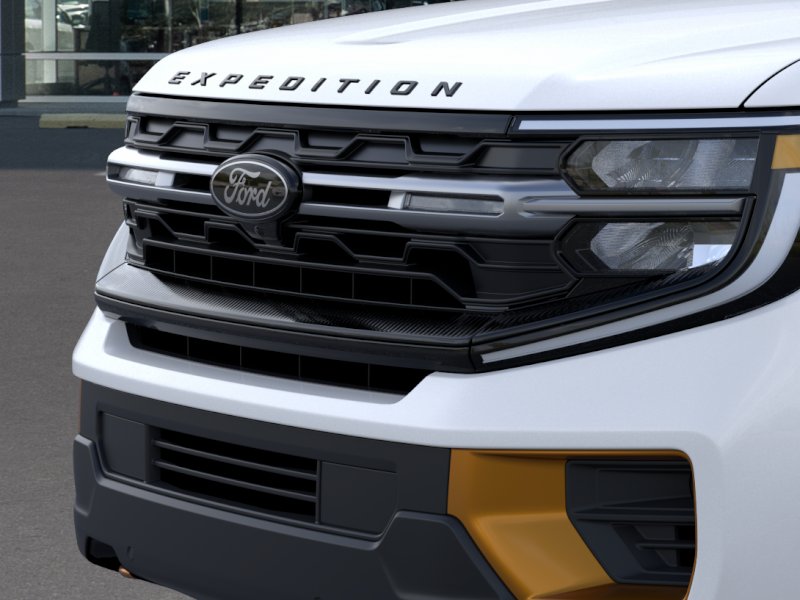 New 2025 Star White Metallic Tri-Coat Ford Tremor image 59