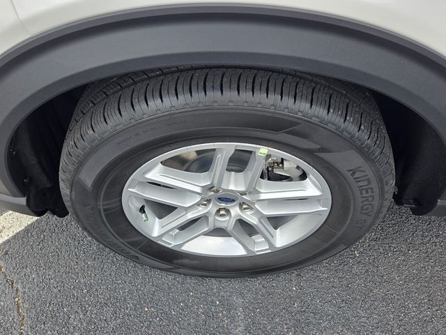 New 2026 Star White Metallic Tri-Coat Ford Active image 10