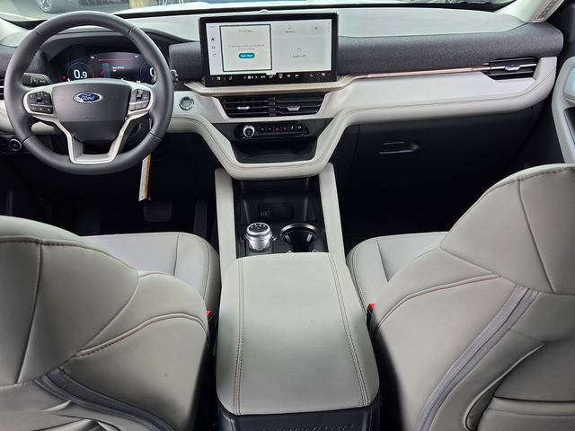 New 2026 Star White Metallic Tri-Coat Ford Active image 14