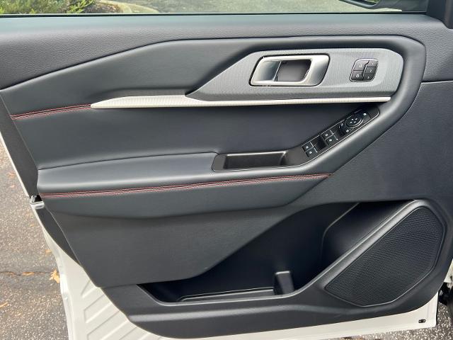 New 2026 Star White Metallic Tri-Coat Ford ST-Line image 45