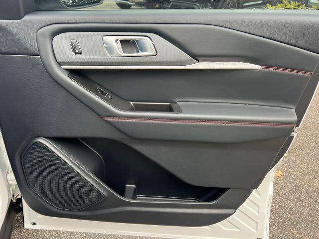 New 2026 Star White Metallic Tri-Coat Ford ST-Line image 49