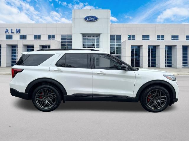 New 2026 Star White Metallic Tri-Coat Ford ST-Line image 38