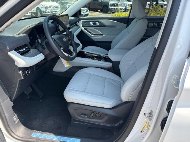 New 2026 Star White Metallic Tri-Coat Ford Platinum™ image 45