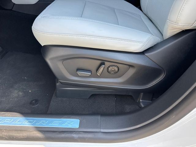 New 2026 Star White Metallic Tri-Coat Ford Platinum™ image 46