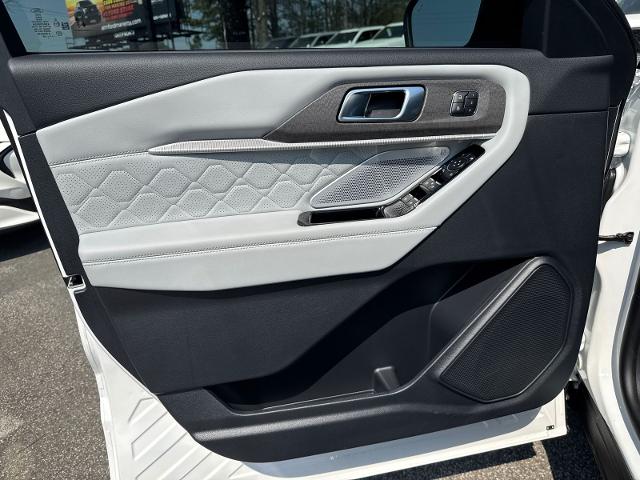 New 2026 Star White Metallic Tri-Coat Ford Platinum™ image 47