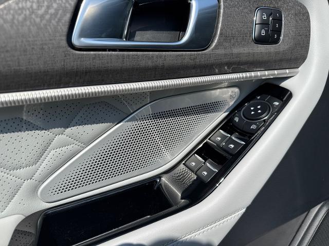 New 2026 Star White Metallic Tri-Coat Ford Platinum™ image 48