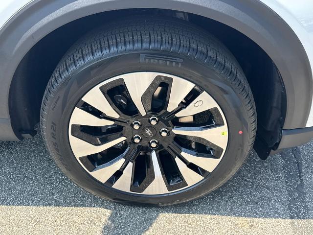 New 2026 Star White Metallic Tri-Coat Ford Platinum™ image 50