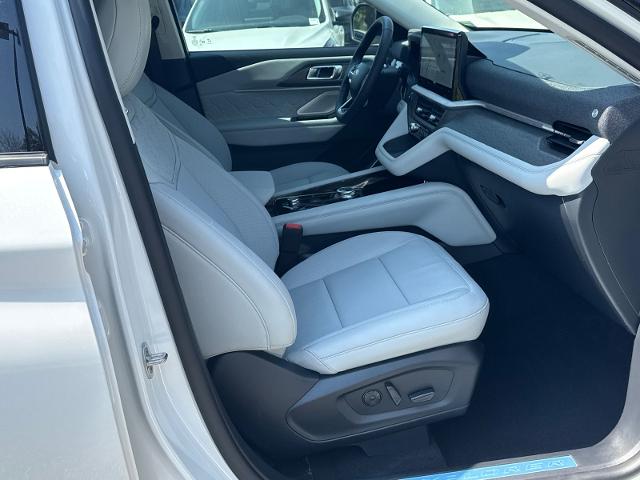 New 2026 Star White Metallic Tri-Coat Ford Platinum™ image 51