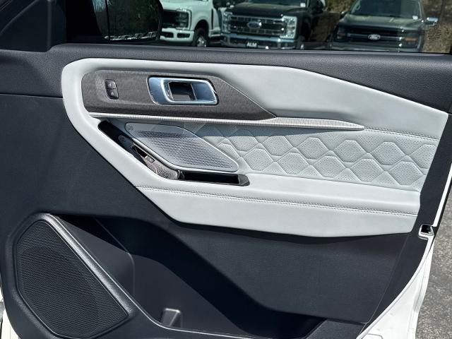 New 2026 Star White Metallic Tri-Coat Ford Platinum™ image 52