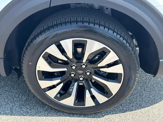 New 2026 Star White Metallic Tri-Coat Ford Platinum™ image 59