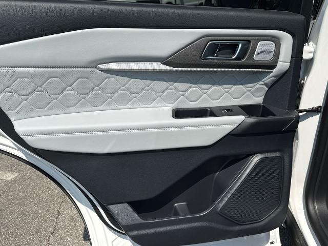 New 2026 Star White Metallic Tri-Coat Ford Platinum™ image 62