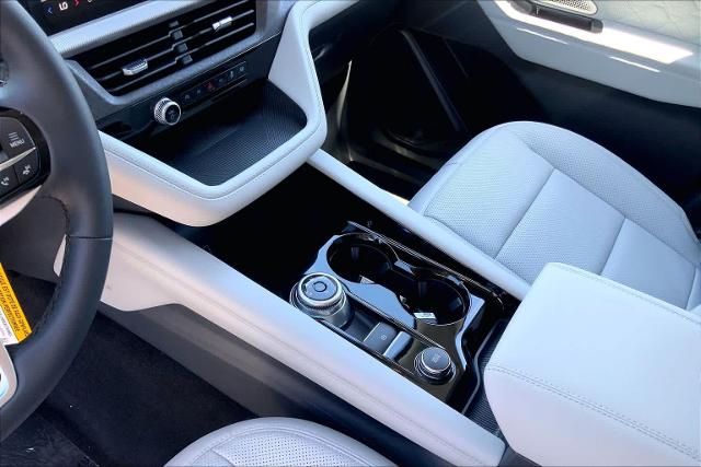 New 2026 Star White Metallic Tri-Coat Ford Platinum™ image 29