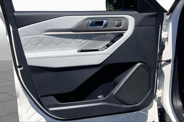 New 2026 Star White Metallic Tri-Coat Ford Platinum™ image 30
