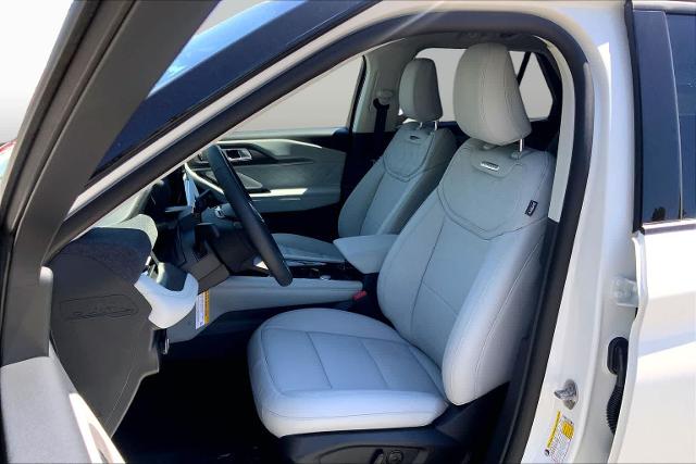 New 2026 Star White Metallic Tri-Coat Ford Platinum™ image 32