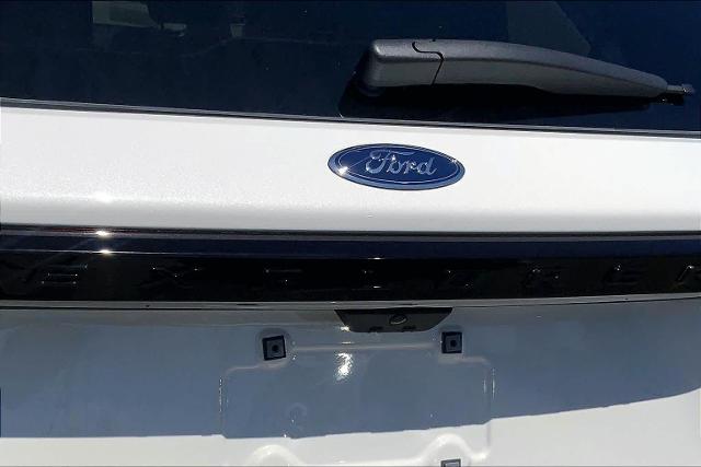 New 2026 Star White Metallic Tri-Coat Ford Platinum™ image 25