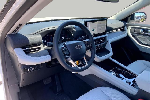 New 2026 Star White Metallic Tri-Coat Ford Platinum™ image 28