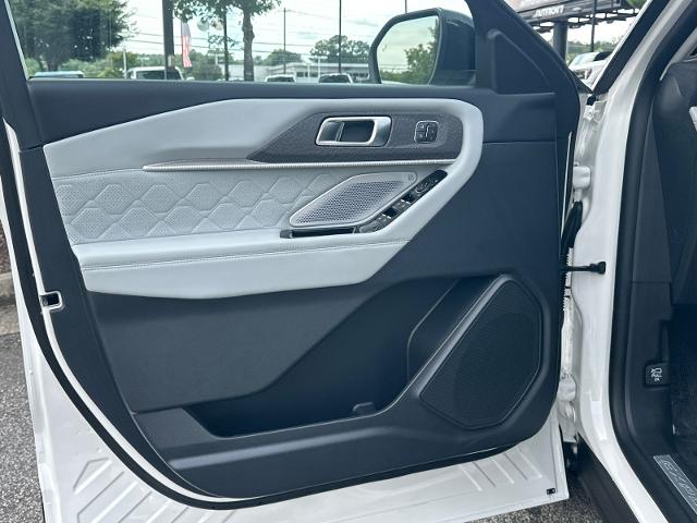 New 2026 Star White Metallic Tri-Coat Ford Platinum™ image 44