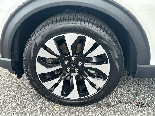 New 2026 Star White Metallic Tri-Coat Ford Platinum™ image 45