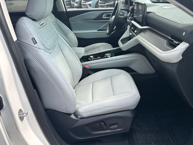 New 2026 Star White Metallic Tri-Coat Ford Platinum™ image 47