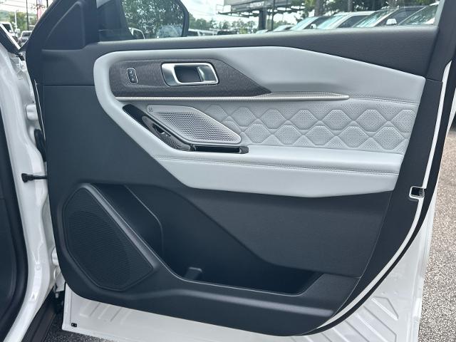 New 2026 Star White Metallic Tri-Coat Ford Platinum™ image 48