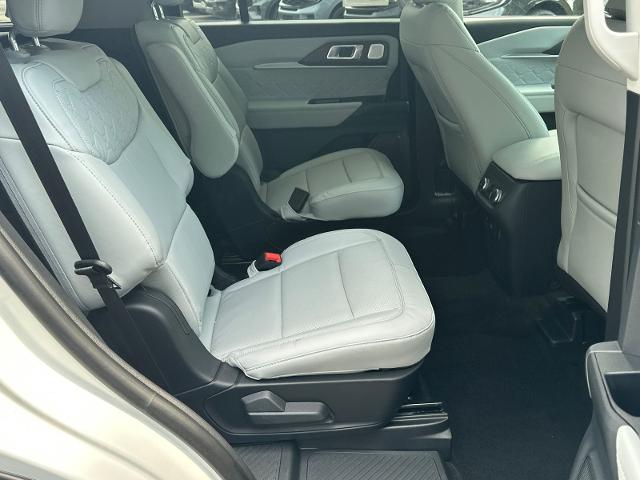 New 2026 Star White Metallic Tri-Coat Ford Platinum™ image 49