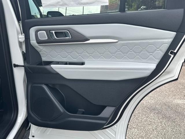 New 2026 Star White Metallic Tri-Coat Ford Platinum™ image 50
