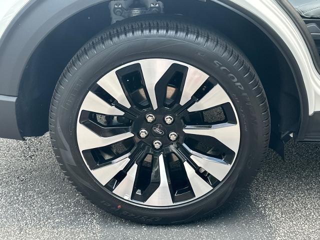 New 2026 Star White Metallic Tri-Coat Ford Platinum™ image 51