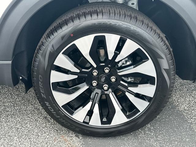 New 2026 Star White Metallic Tri-Coat Ford Platinum™ image 52