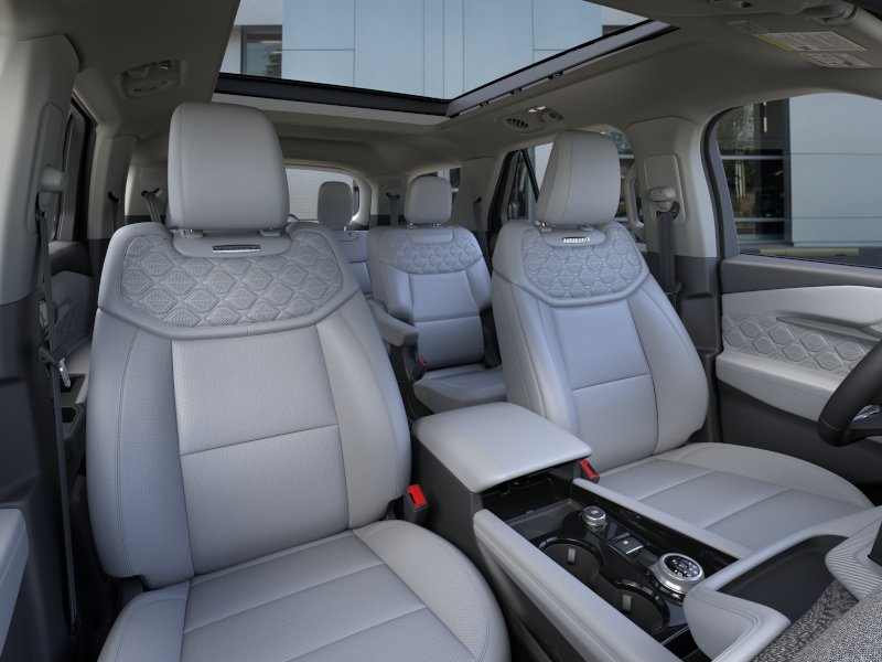 New 2026 Star White Metallic Tri-Coat Ford Platinum image 50