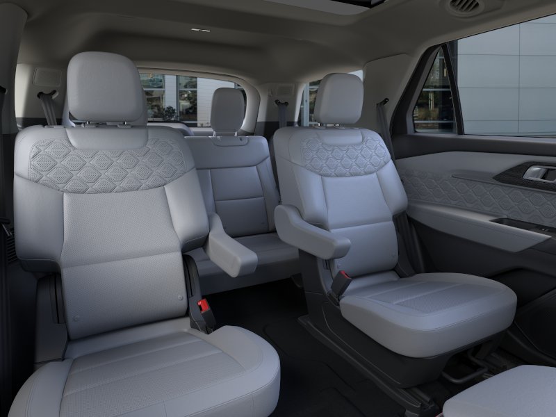 New 2026 Star White Metallic Tri-Coat Ford Platinum image 51