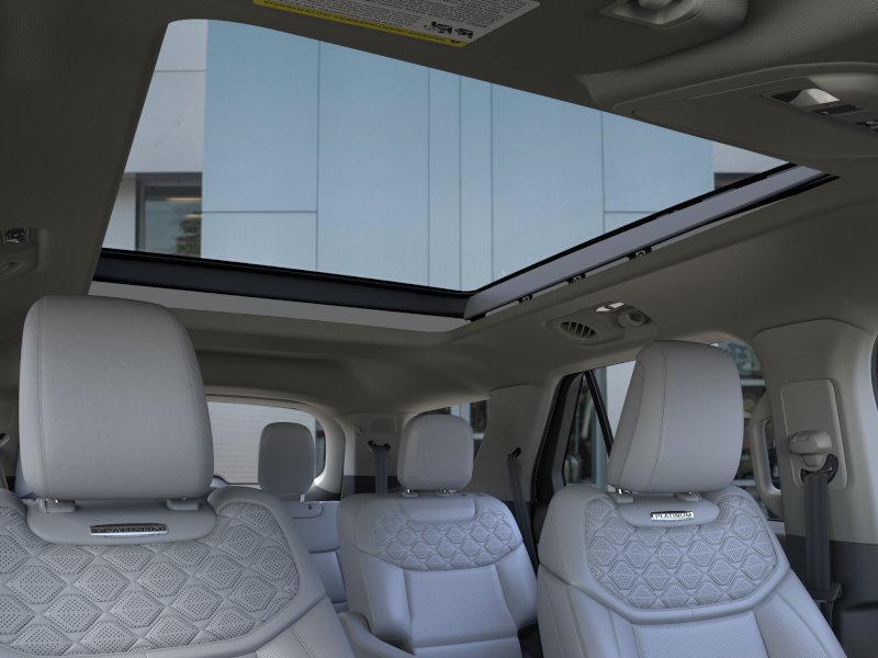 New 2026 Star White Metallic Tri-Coat Ford Platinum image 62