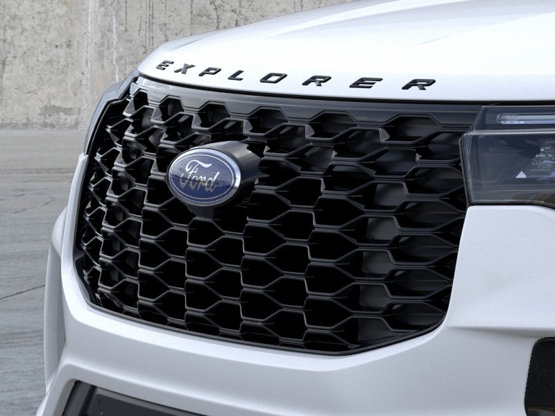 New 2026 Star White Metallic Tri-Coat Ford ST-Line image 40