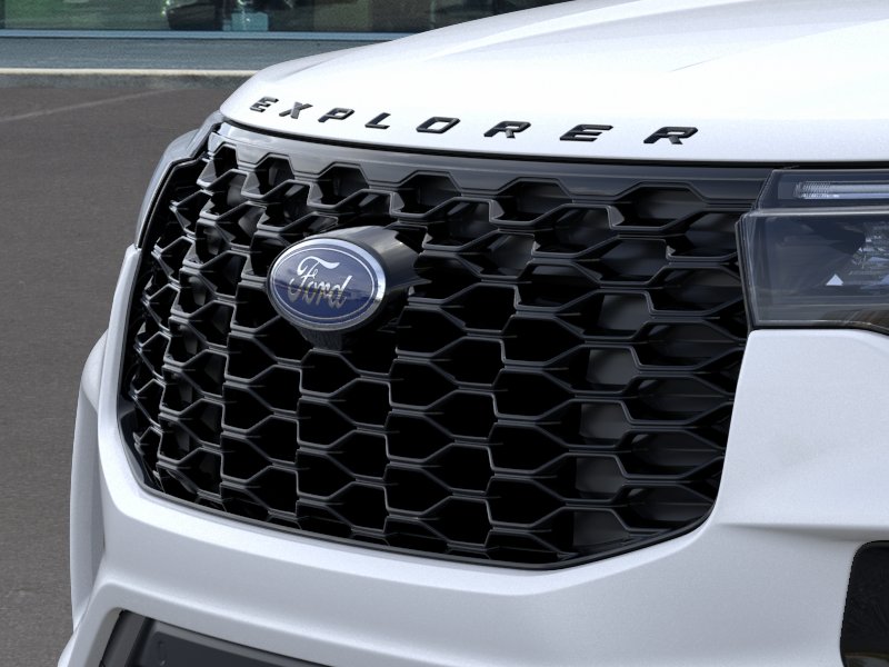 New 2026 Star White Metallic Tri-Coat Ford ST-Line image 40