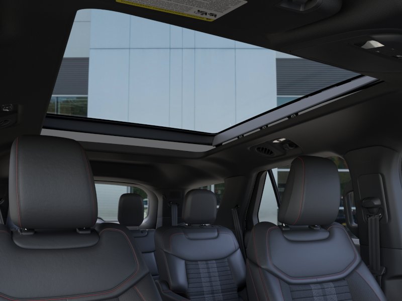 New 2026 Star White Metallic Tri-Coat Ford ST-Line image 45