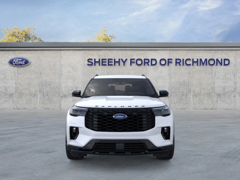 New 2026 Star White Metallic Tri-Coat Ford ST-Line image 30