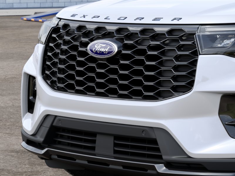 New 2027 Star White Metallic Tri-Coat Ford ST-Line image 17