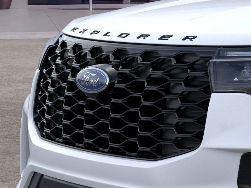 New 2026 Star White Metallic Tri-Coat Ford ST-Line image 38