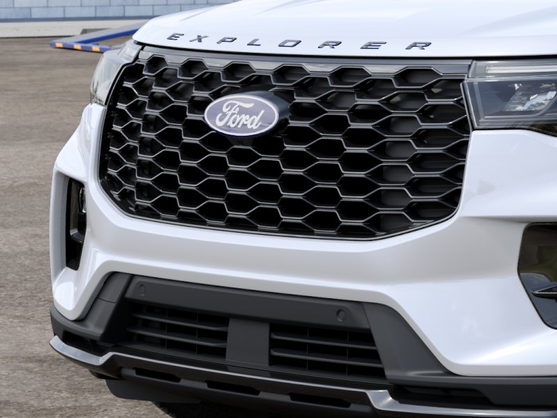 New 2027 Star White Metallic Tri-Coat Ford ST-Line image 17