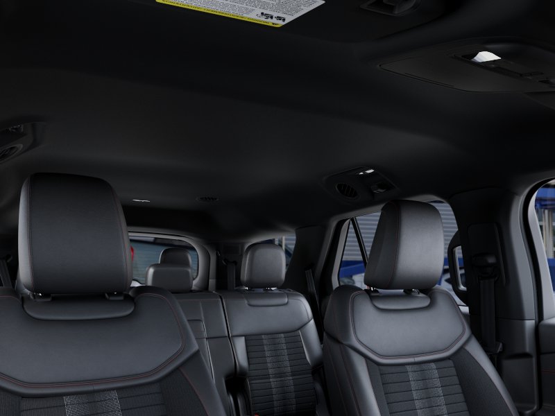 New 2027 Star White Metallic Tri-Coat Ford ST-Line image 22