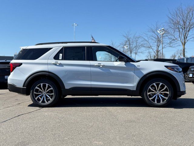 New 2026 Space White Metallic Ford ST-Line image 25