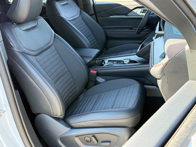 New 2026 Space White Metallic Ford ST-Line image 32