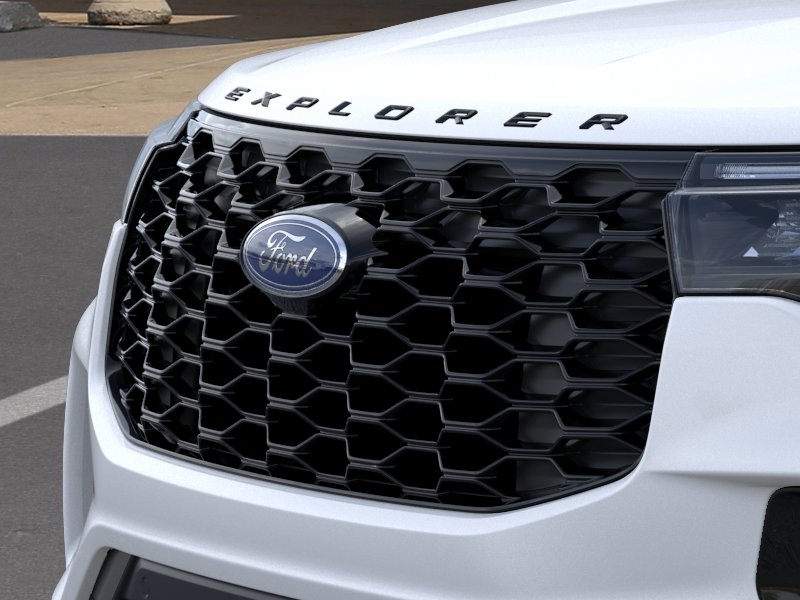 New 2026 Star White Metallic Tri-Coat Ford ST-Line image 17