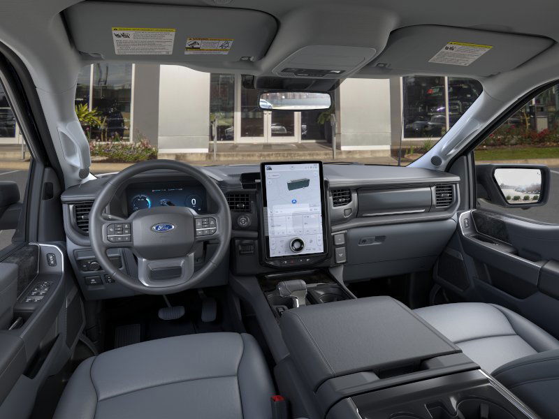 2025 Ford F-150 Lightning Flash - Photo 31