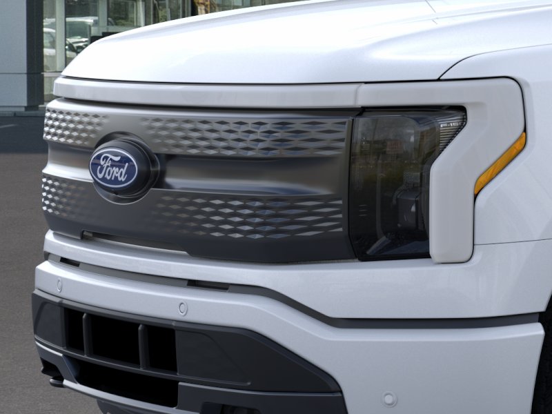 2025 Ford F-150 Lightning Flash - Photo 17