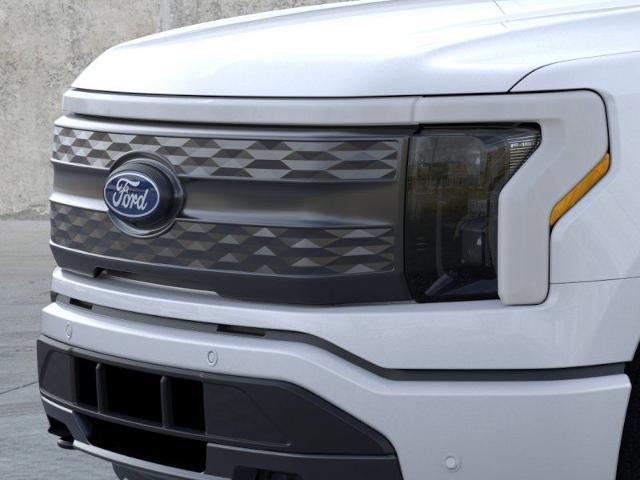 New 2025 Space White Metallic Ford Lariat image 39