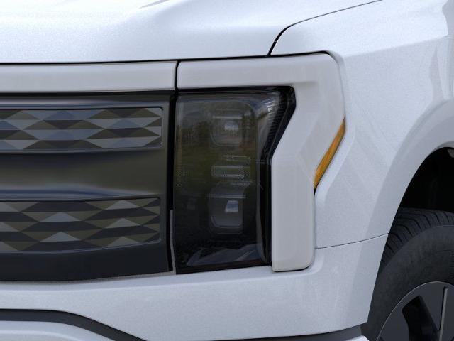 New 2025 Space White Metallic Ford Lariat image 40